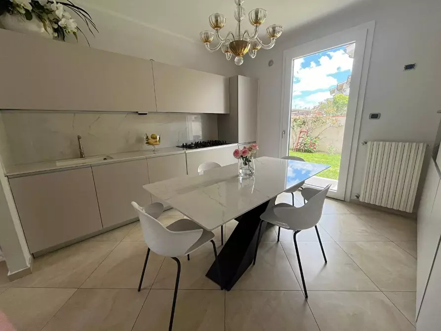 Immagine 7 di Casa bifamiliare in vendita  a Pontedera