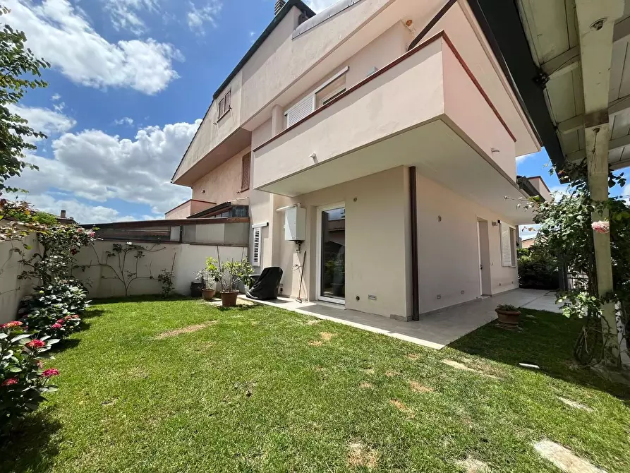 Immagine 34 di Casa bifamiliare in vendita  a Pontedera