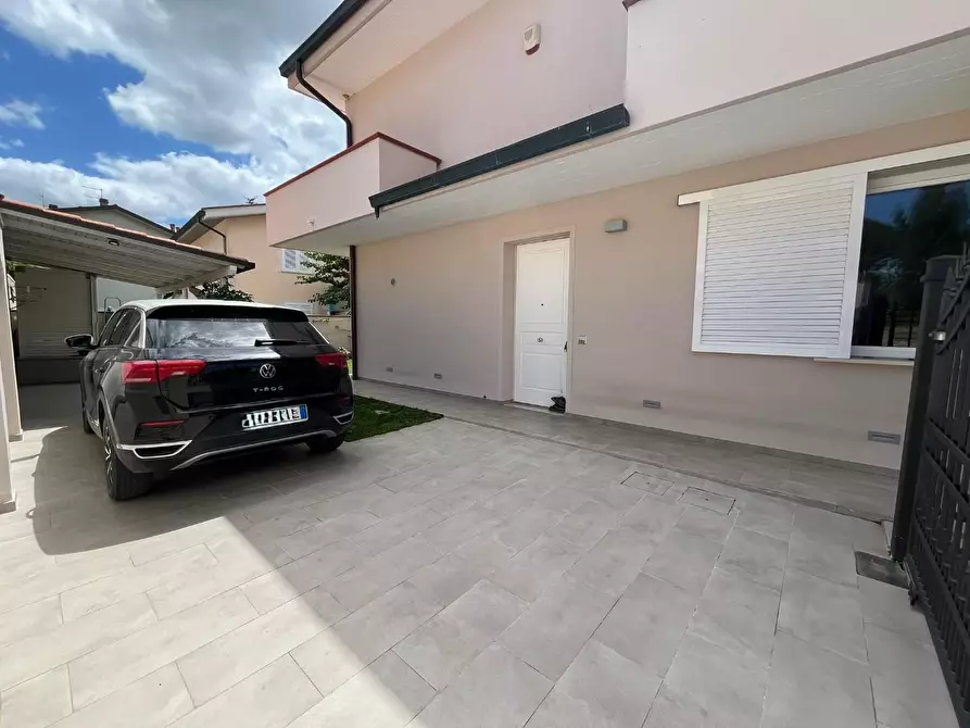 Immagine 28 di Casa bifamiliare in vendita  a Pontedera