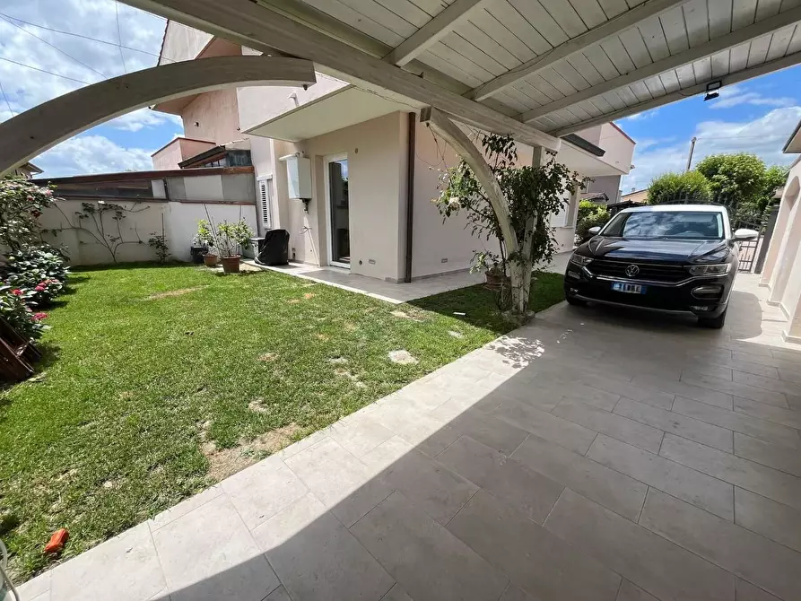 Immagine 30 di Casa bifamiliare in vendita  a Pontedera