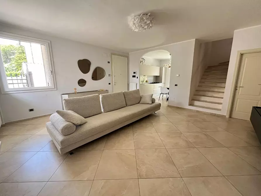 Immagine 2 di Casa bifamiliare in vendita  a Pontedera