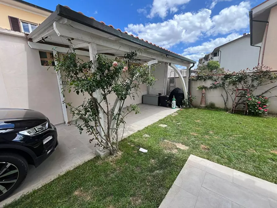 Immagine 29 di Casa bifamiliare in vendita  a Pontedera