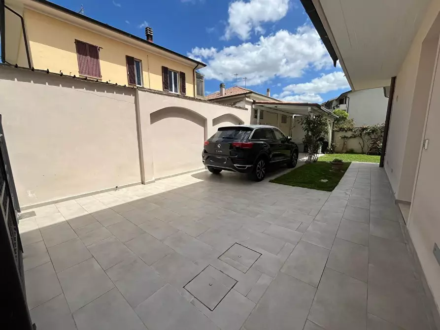 Immagine 31 di Casa bifamiliare in vendita  a Pontedera