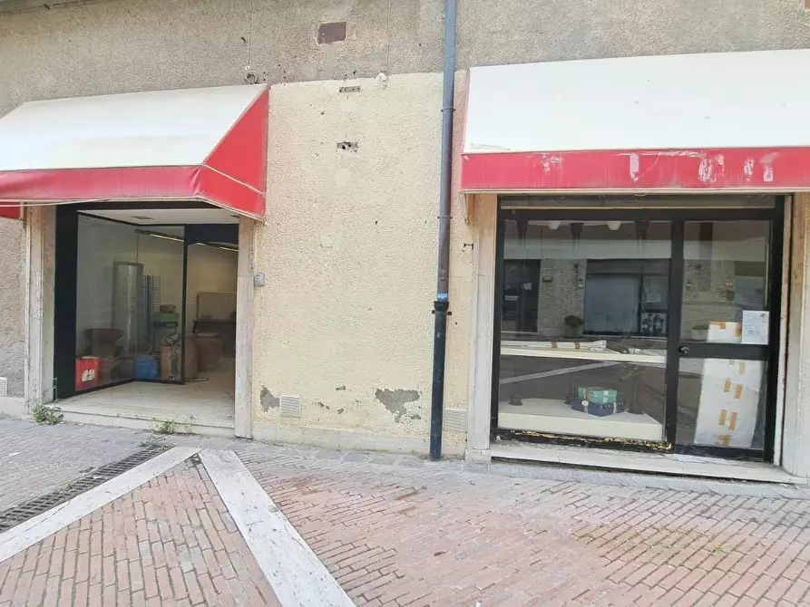 Immagine 1 di Locale commerciale in vendita  a Rosignano Marittimo