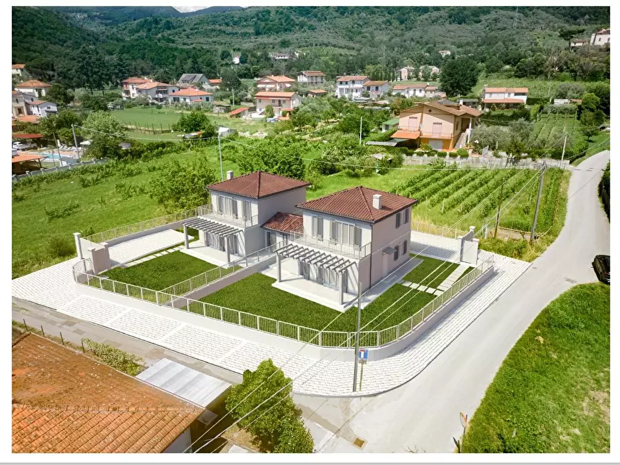 Immagine 2 di Casa semindipendente in vendita  a Ortonovo