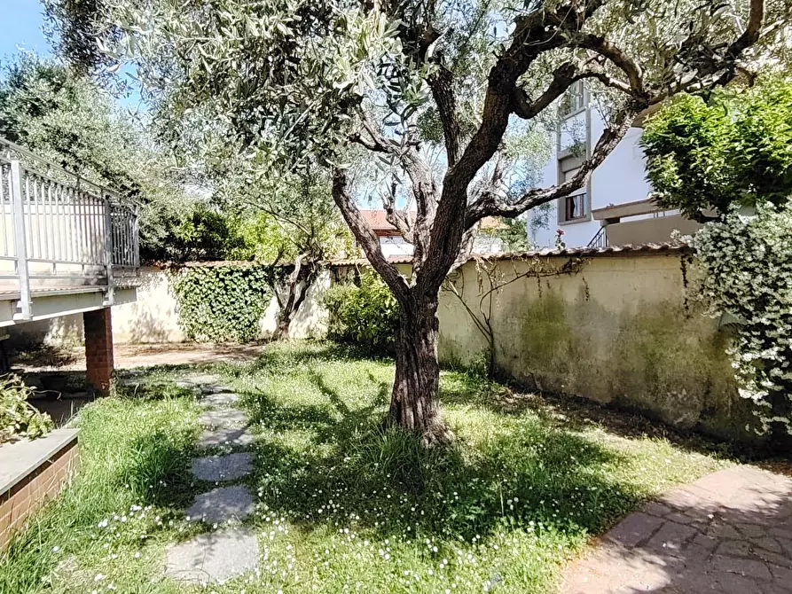 Immagine 20 di Casa trifamiliare in vendita  a Carrara