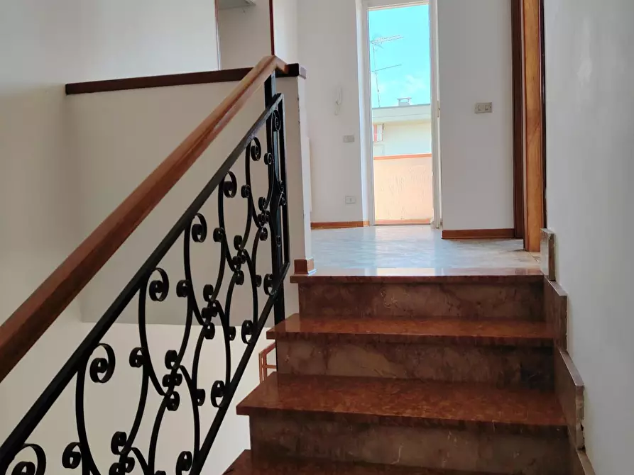 Immagine 10 di Casa trifamiliare in vendita  a Carrara