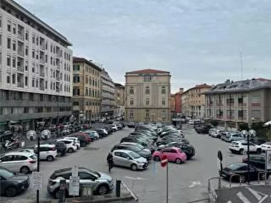 Immagine 1 di Magazzino in vendita  a Livorno