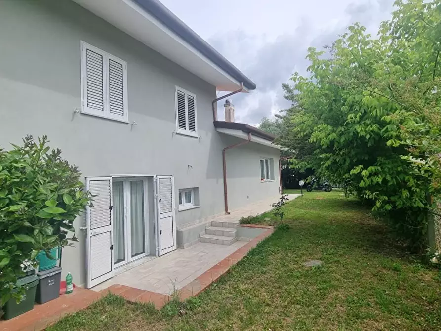 Immagine 2 di Casa bifamiliare in vendita  a Massa