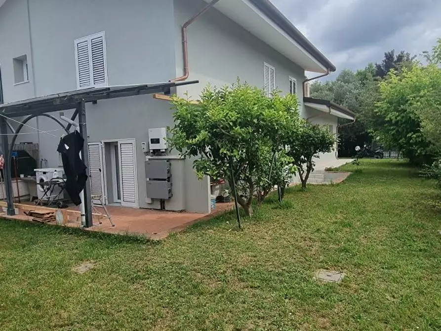 Immagine 3 di Casa bifamiliare in vendita  a Massa