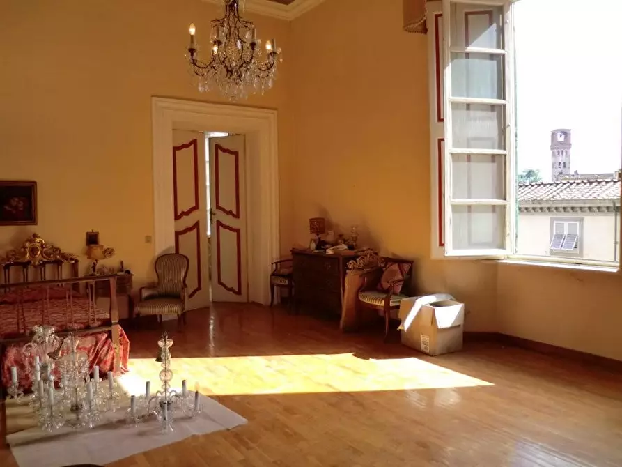 Immagine 8 di Appartamento in vendita  a Lucca