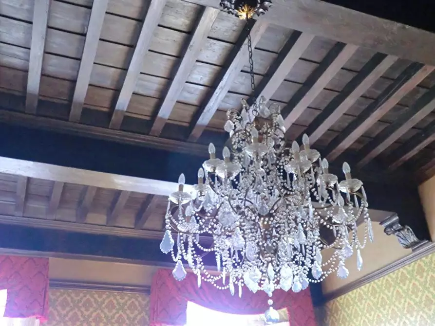 Immagine 5 di Appartamento in vendita  a Lucca