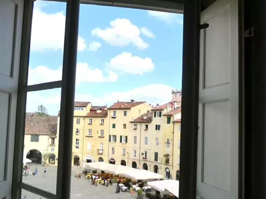 Immagine 19 di Appartamento in vendita  a Lucca
