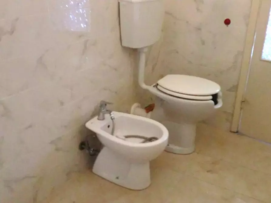 Immagine 26 di Appartamento in vendita  a Lucca