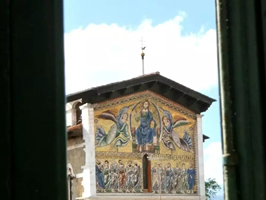 Immagine 22 di Appartamento in vendita  a Lucca