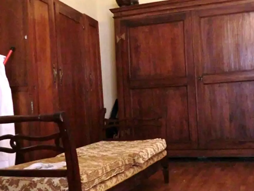 Immagine 12 di Appartamento in vendita  a Lucca