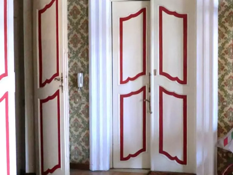 Immagine 11 di Appartamento in vendita  a Lucca