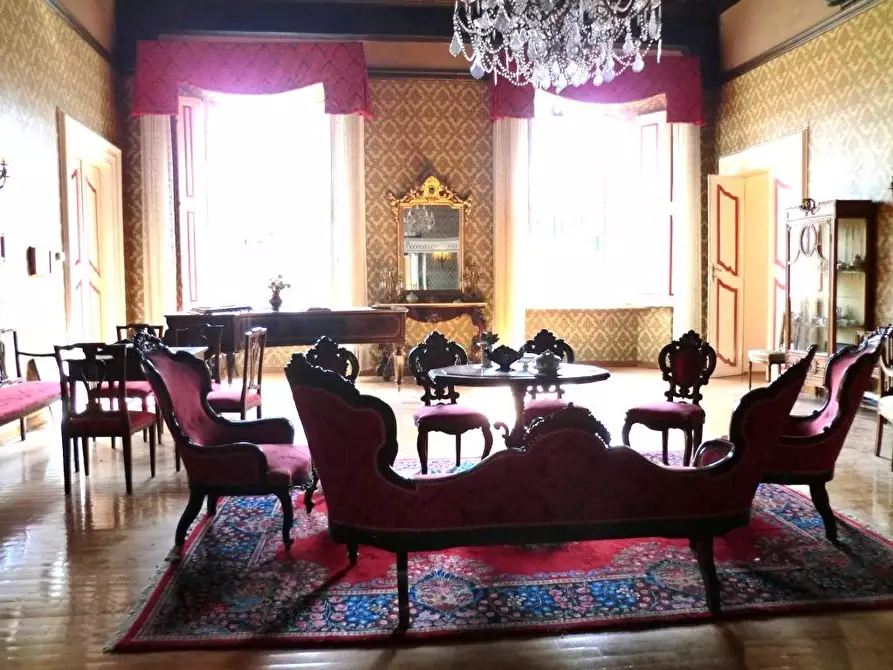 Immagine 4 di Appartamento in vendita  a Lucca