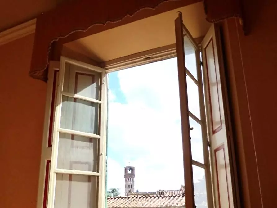 Immagine 18 di Appartamento in vendita  a Lucca