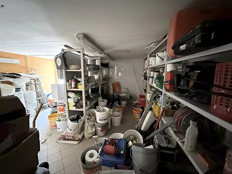 Immagine 25 di Garage in vendita  a Calenzano