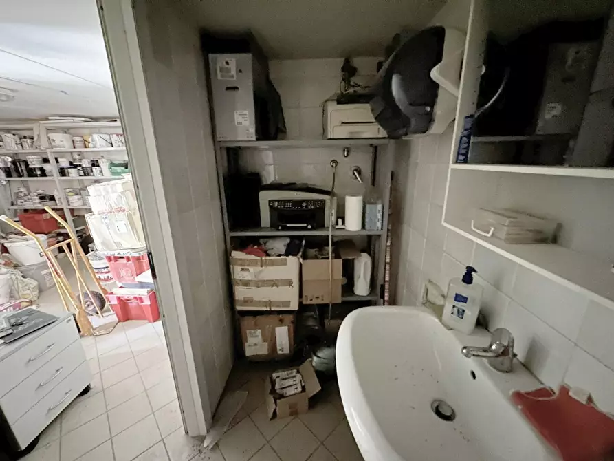 Immagine 26 di Garage in vendita  a Calenzano