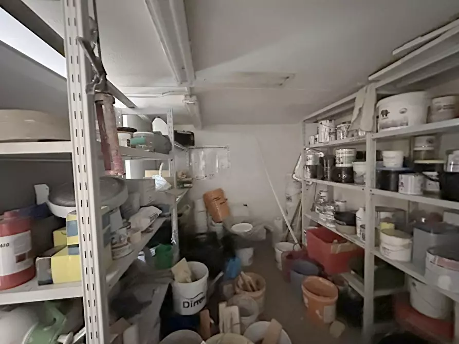 Immagine 23 di Garage in vendita  a Calenzano