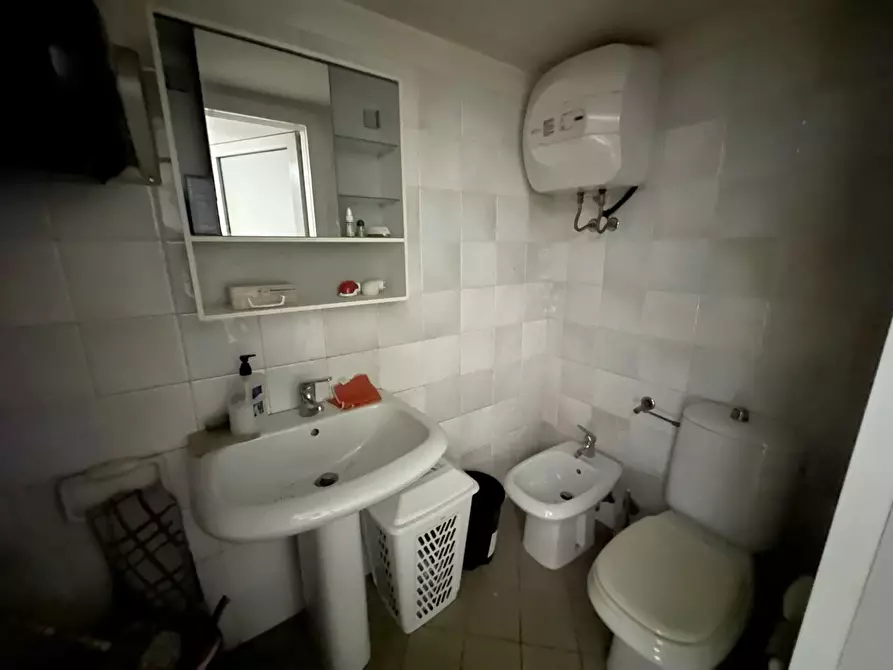 Immagine 20 di Garage in vendita  a Calenzano