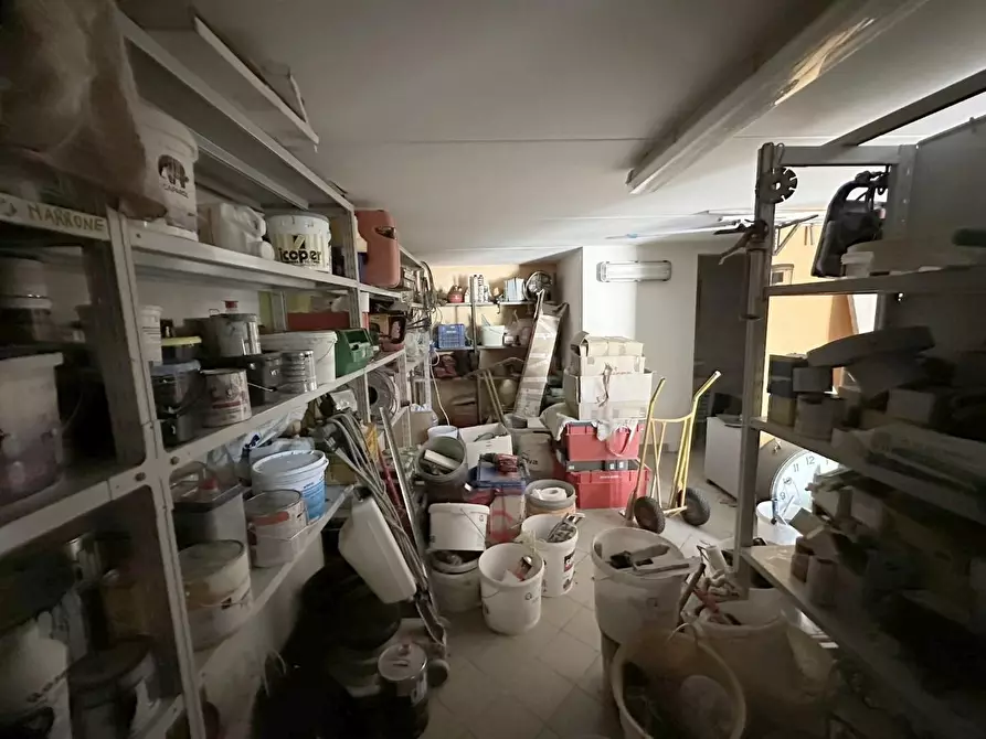 Immagine 21 di Garage in vendita  a Calenzano