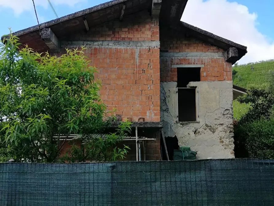 Immagine 1 di Rustico / casale in vendita  a Massa