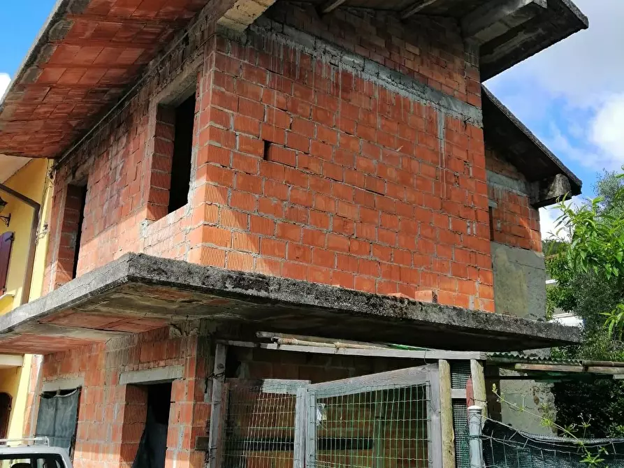 Immagine 3 di Rustico / casale in vendita  a Massa