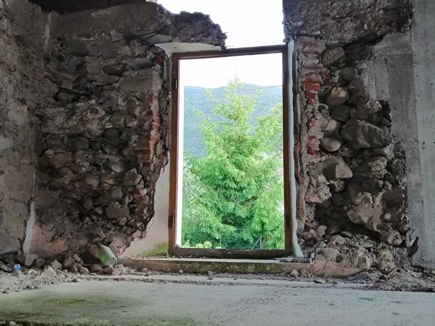 Immagine 8 di Rustico / casale in vendita  a Massa