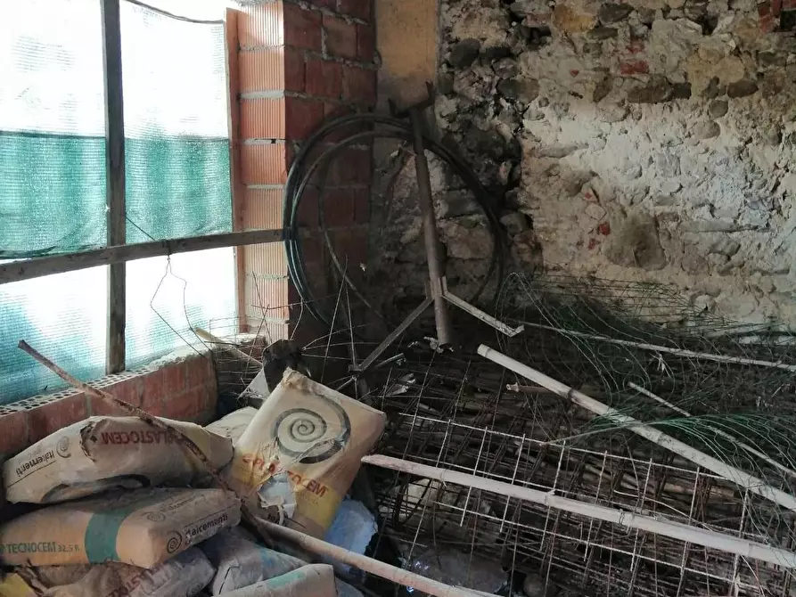 Immagine 11 di Rustico / casale in vendita  a Massa