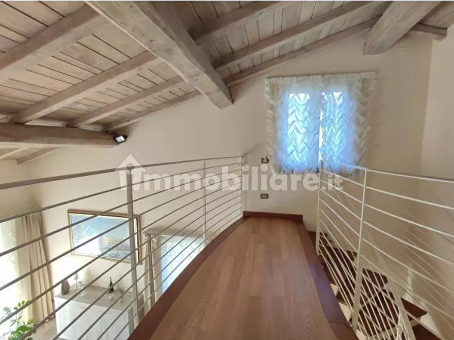 Immagine 10 di Villa in vendita  a Capannori