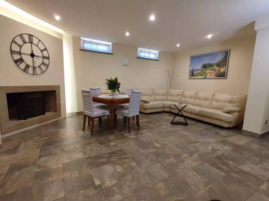 Immagine 14 di Villa in vendita  a Capannori