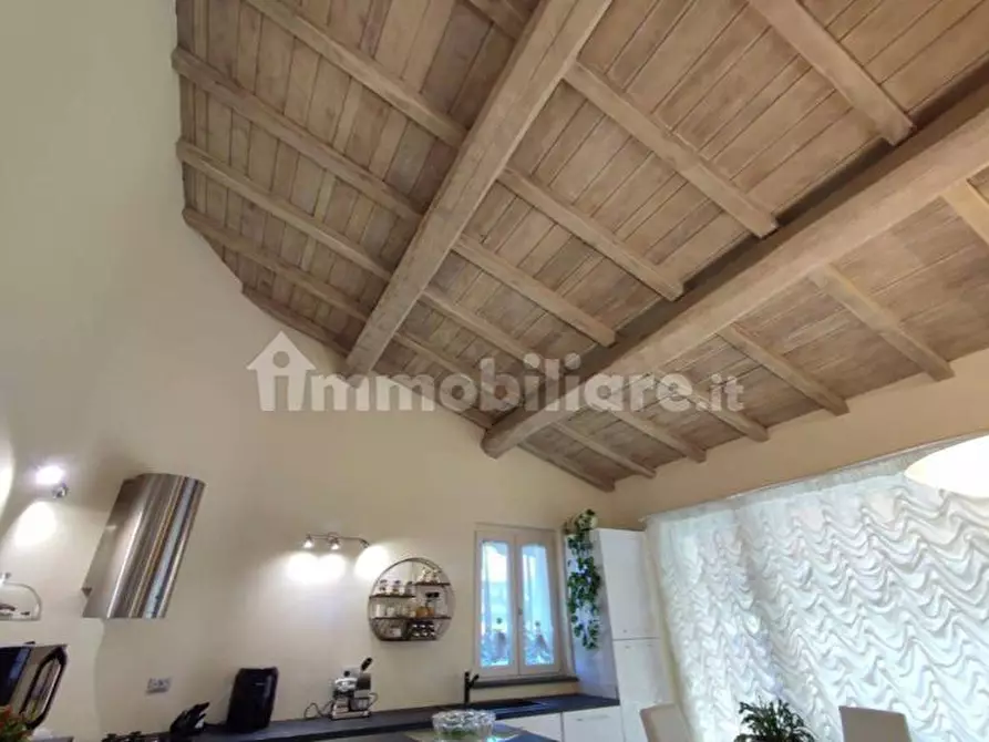 Immagine 5 di Villa in vendita  a Capannori