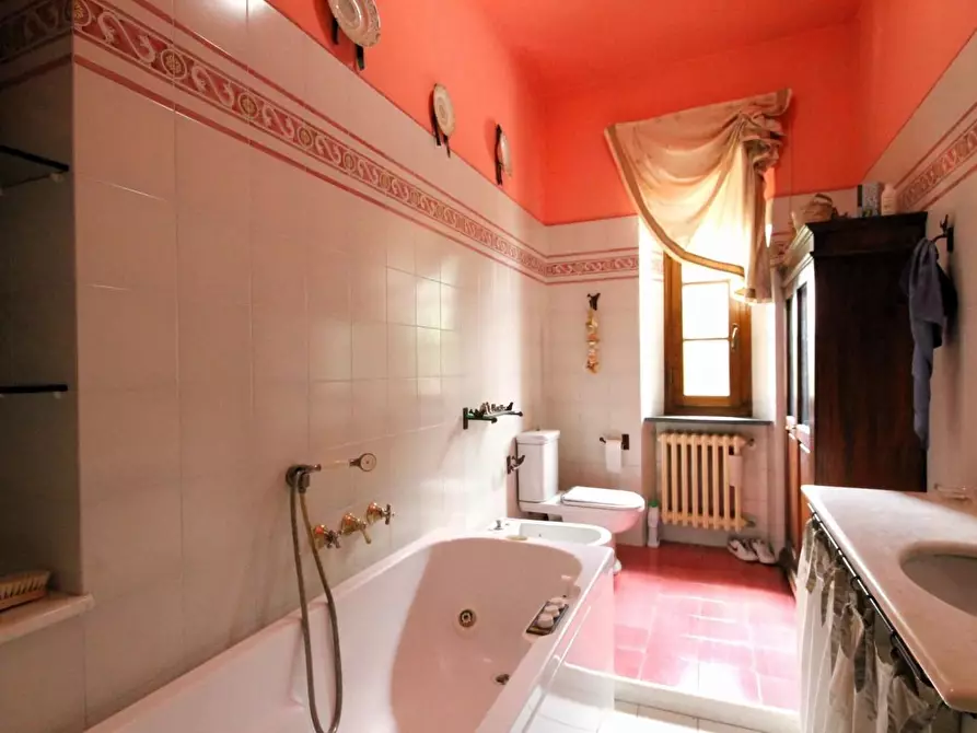 Immagine 17 di Villa in vendita  a Capannori