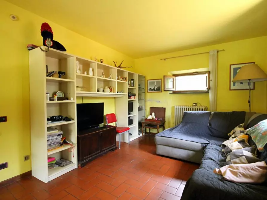 Immagine 11 di Villa in vendita  a Capannori