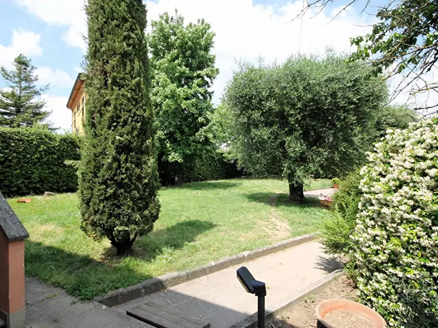 Immagine 4 di Villa in vendita  a Capannori