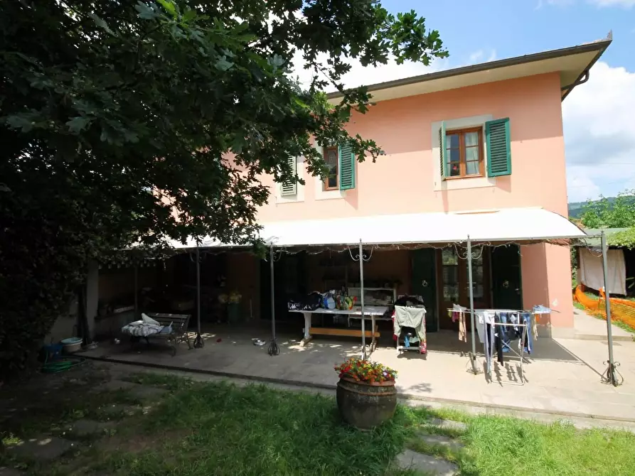 Immagine 6 di Villa in vendita  a Capannori