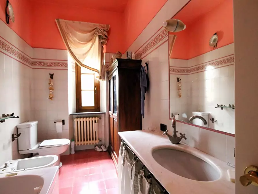 Immagine 18 di Villa in vendita  a Capannori