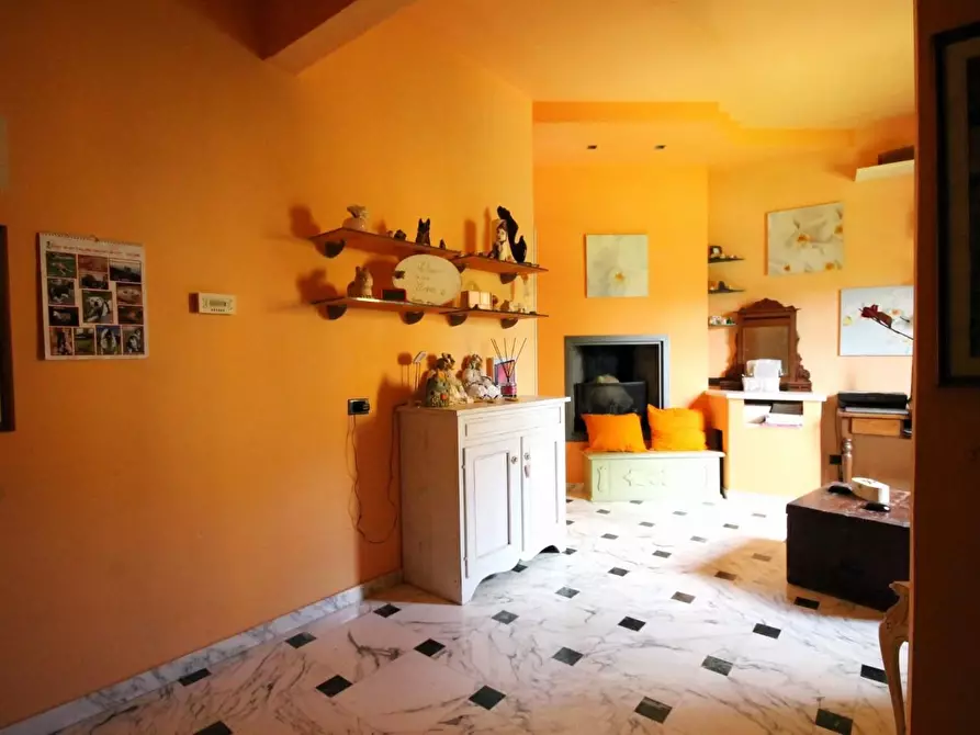 Immagine 13 di Villa in vendita  a Capannori