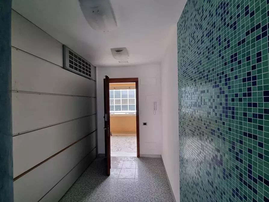 Immagine 9 di Ufficio in vendita  a Massa