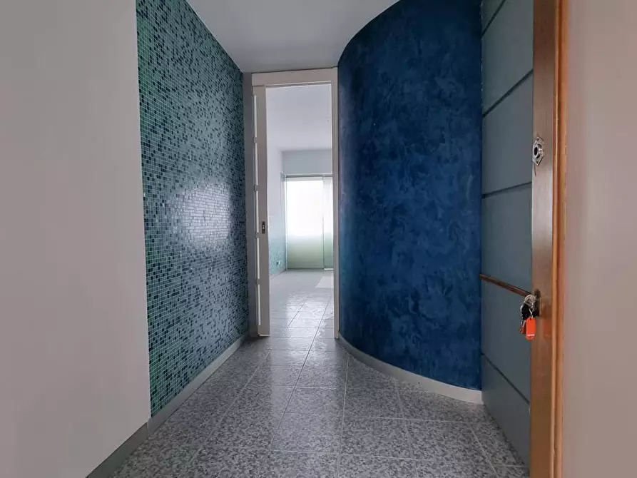 Immagine 10 di Ufficio in vendita  a Massa