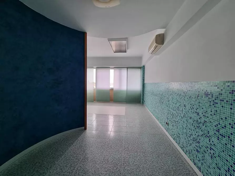 Immagine 5 di Ufficio in vendita  a Massa