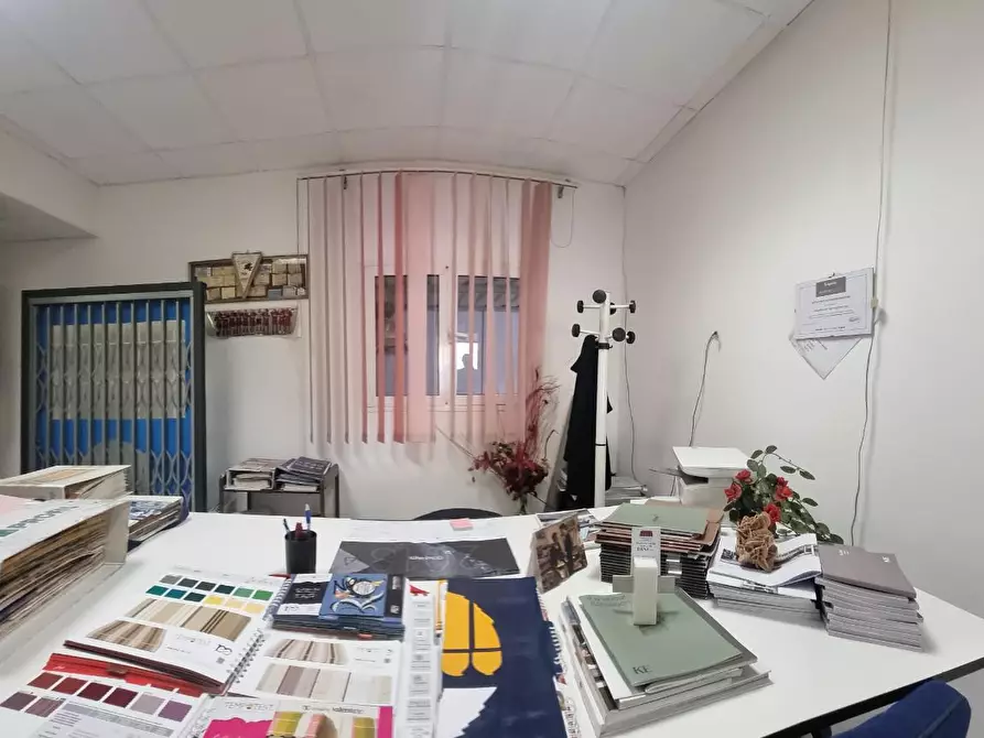 Immagine 29 di Capannone industriale in vendita  a Livorno