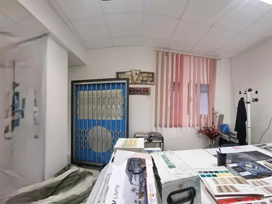 Immagine 28 di Capannone industriale in vendita  a Livorno