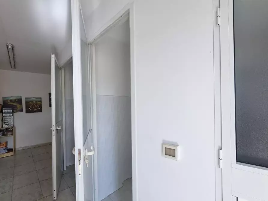 Immagine 25 di Capannone industriale in vendita  a Livorno