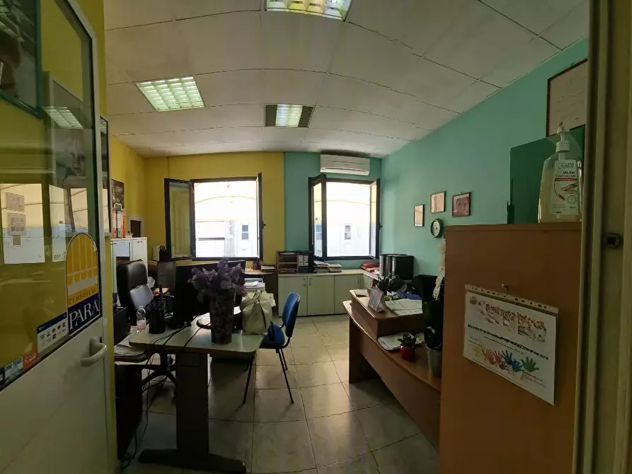 Immagine 30 di Capannone industriale in vendita  a Livorno