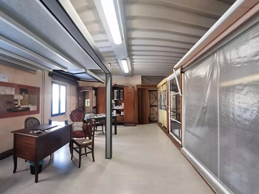 Immagine 38 di Capannone industriale in vendita  a Livorno