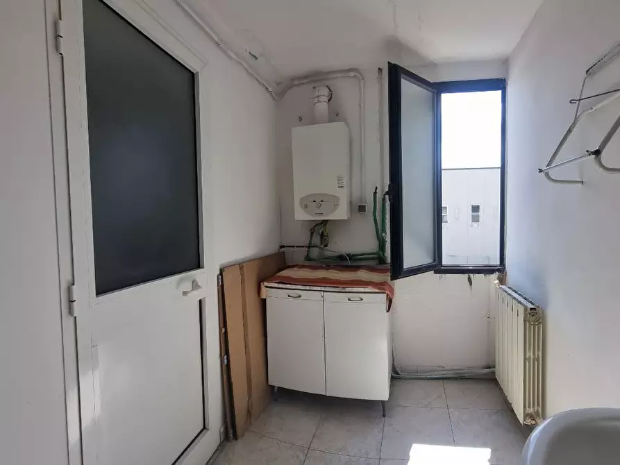 Immagine 33 di Capannone industriale in vendita  a Livorno